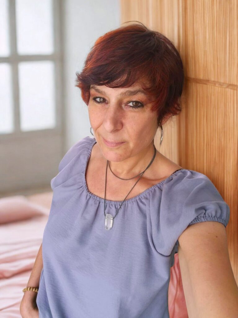 Anne De Meyer, formatrice certifiée en hypnose ericksonienne et EFT, techniques de libération émotionnelle et accompagnement du changement